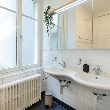Διαμέρισμα Views & Spacious Living With Rooftop Terrace Μπίελ/Μπιένε