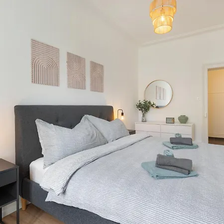 Διαμέρισμα Views & Spacious Living With Rooftop Terrace Μπίελ/Μπιένε