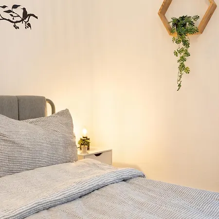 Views & Spacious Living With Rooftop Terrace *