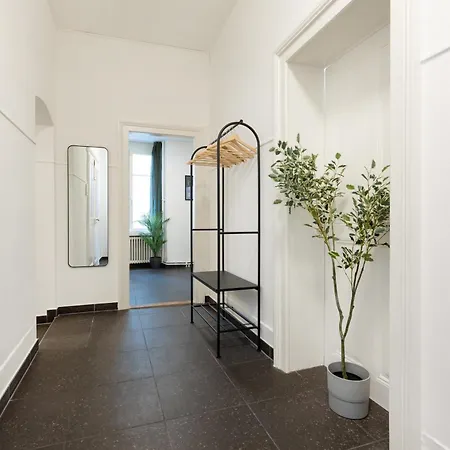 Views & Spacious Living With Rooftop Terrace Daire *